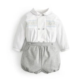 2023 İspanyolca Bebek Erkek Giysileri Set Çocuk El Yapımı Önlüklü Beyaz Gömlek Peter Pan Yaka Gri Şort Yürümeye Başlayan Önlük Kıyafetler
